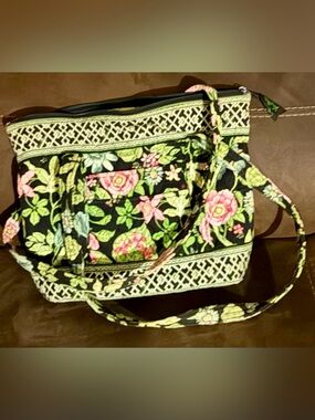 Vera Bradley Floral Tote NEW CONDITION